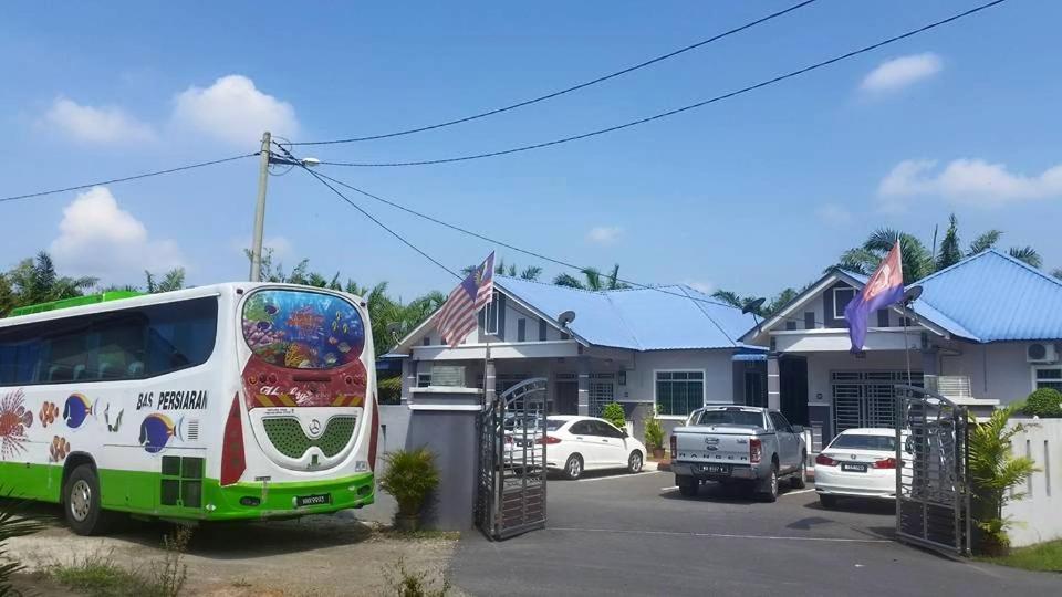 Homestay Hj Esmon Parit Raja Uthm Batu Pahat Exterior photo