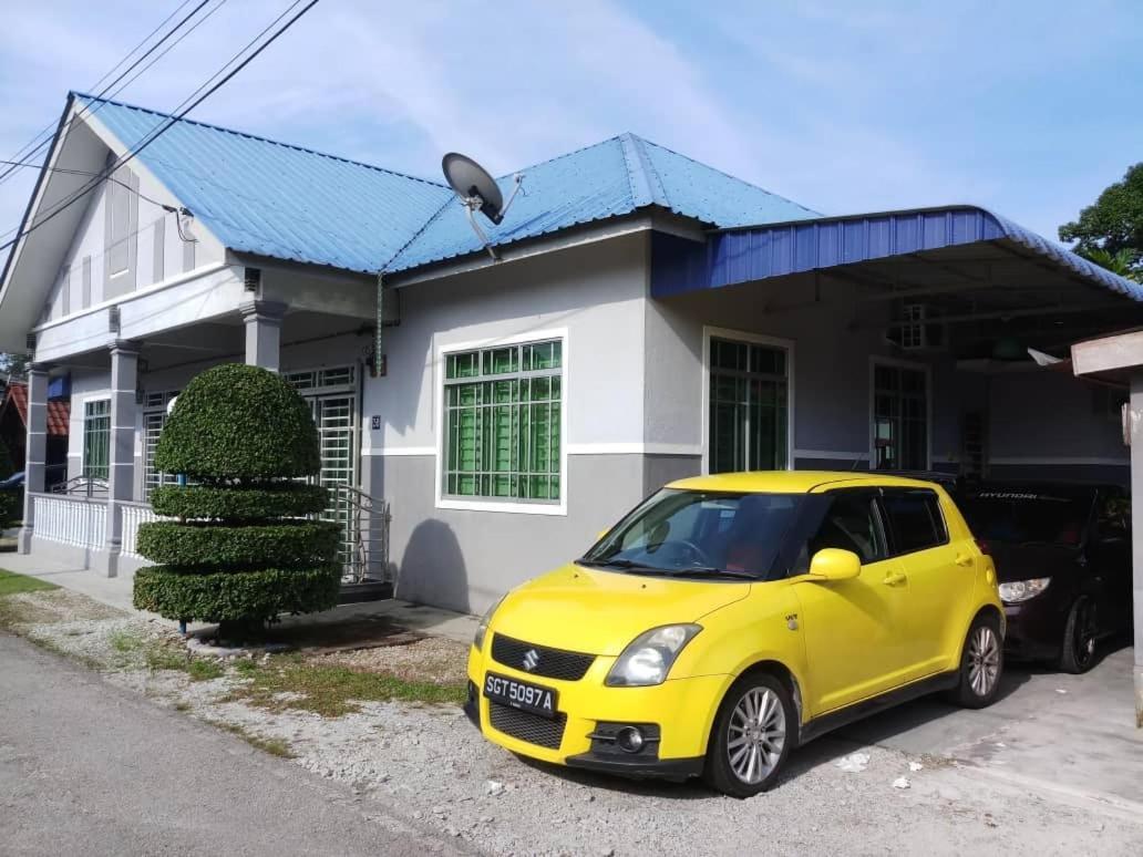 Homestay Hj Esmon Parit Raja Uthm Batu Pahat Exterior photo