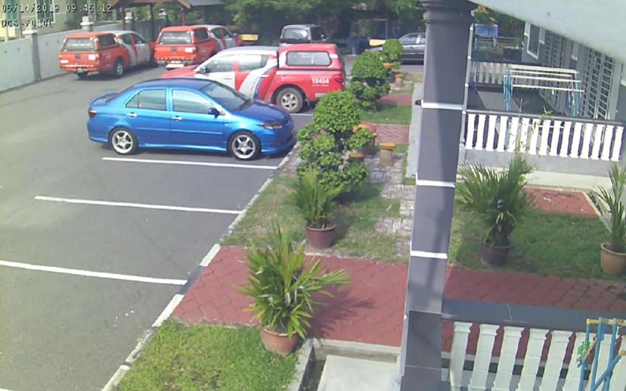 Homestay Hj Esmon Parit Raja Uthm Batu Pahat Exterior photo