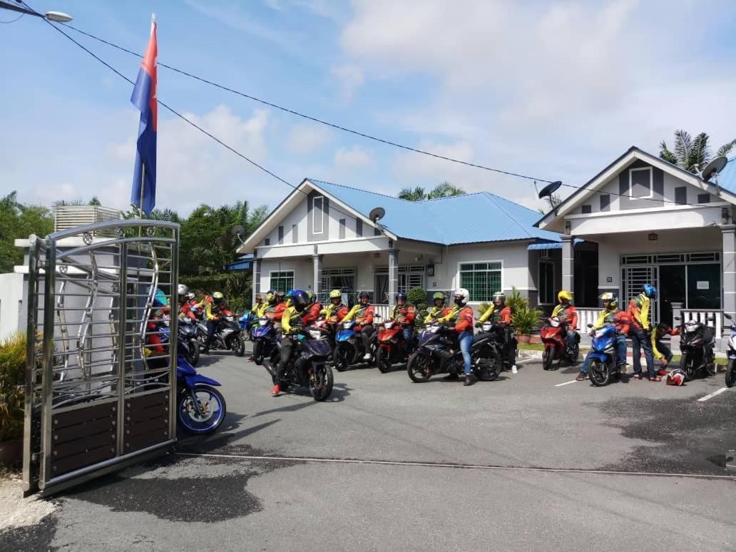 Homestay Hj Esmon Parit Raja Uthm Batu Pahat Exterior photo